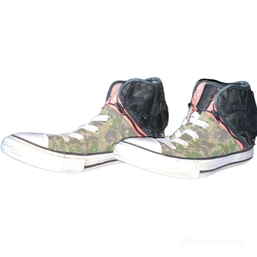 Converse girls camo